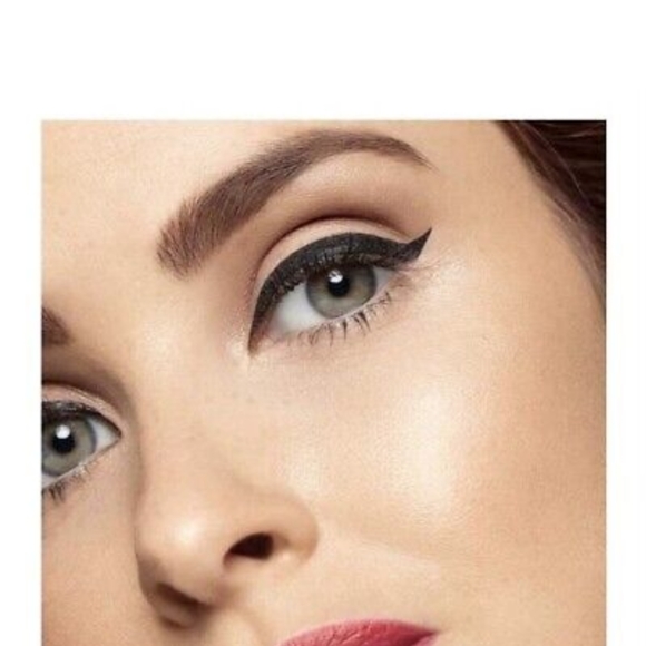 Lisa Armstrong Avon eyeliner - Picture 8 of 8